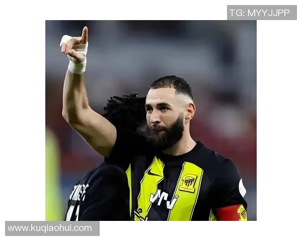 皇马战胜曼联晋级欧冠半决赛，本泽马梅开二度成全场最佳表现